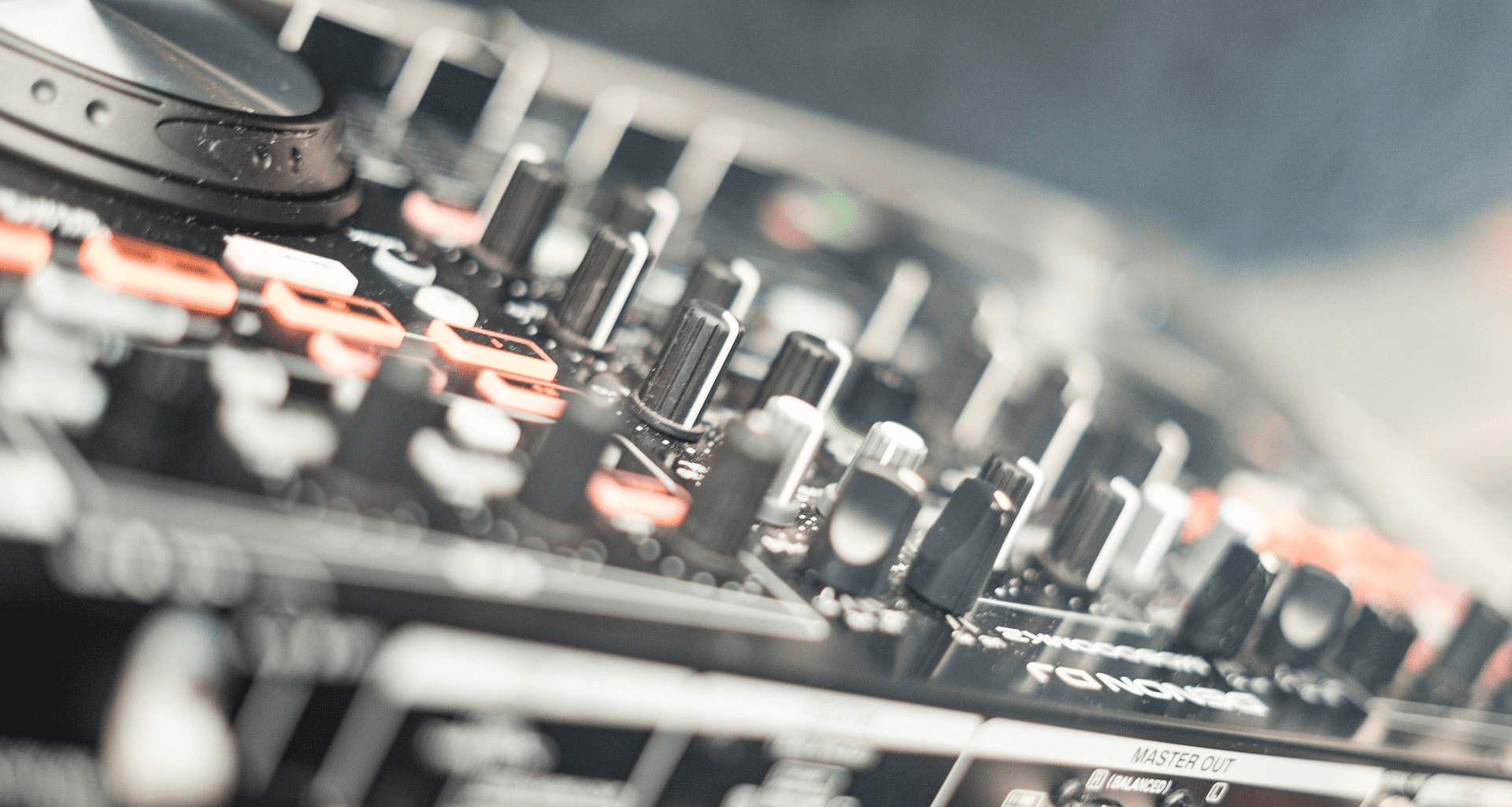 Komponen Elektronika Mixer: Pengertian, Macam, dan Bagian Penting